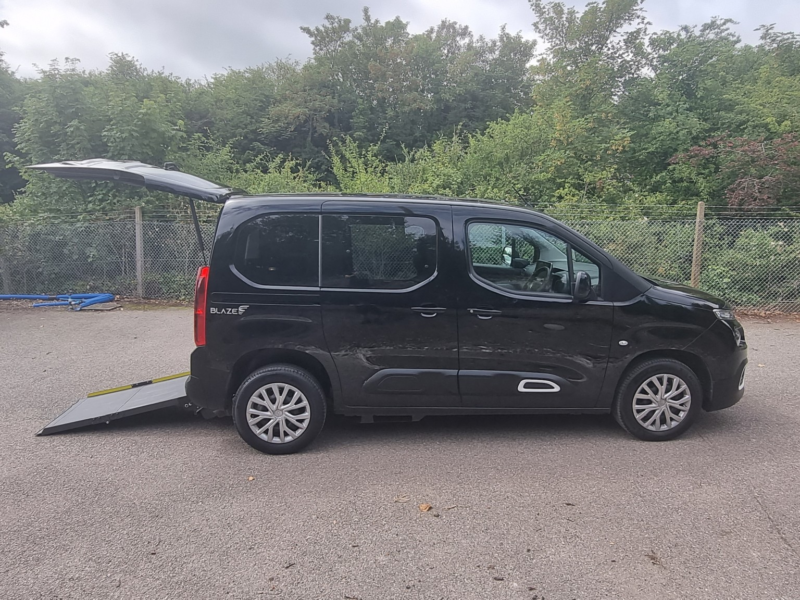 2021 Citroen Berlingo 1.5 Bluehdi Feel in Black — image 1
