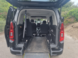 2021 Citroen Berlingo 1.5 Bluehdi Feel in Black — image 2