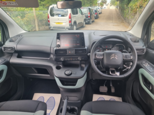2021 Citroen Berlingo 1.5 Bluehdi Feel in Black — image 3
