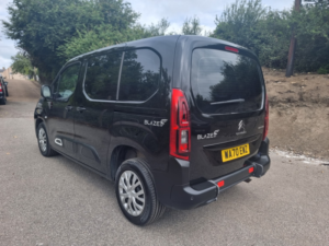 2021 Citroen Berlingo 1.5 Bluehdi Feel in Black — image 5