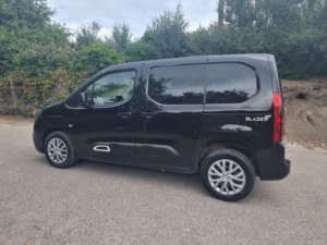 2021 Citroen Berlingo 1.5 Bluehdi Feel in Black — image 6