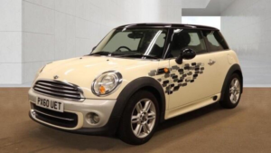 2010 MINI Hatch 1.6 Cooper Euro 5 3dr in White — image 4