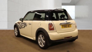 2010 MINI Hatch 1.6 Cooper Euro 5 3dr in White — image 5