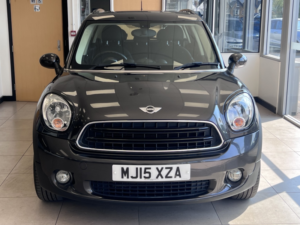 2015 MINI Countryman 2.0 Cooper D Countryman Auto in Grey — image 2