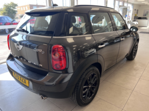 2015 MINI Countryman 2.0 Cooper D Countryman Auto in Grey — image 5