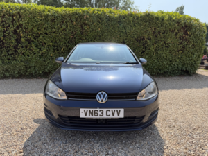 2013 Volkswagen Golf 2.0 Tdi Bluemotion Tech Se in Blue — image 3