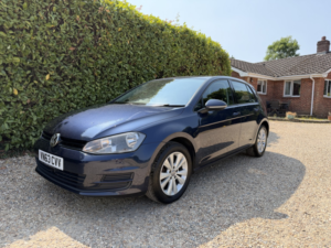 2013 Volkswagen Golf 2.0 Tdi Bluemotion Tech Se in Blue — image 6