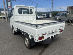 2015 Daihatsu Hijet 660cc 4WD Pickup Truck in White — image 2