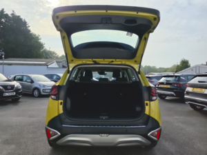 2023 Kia Sportage 1.6 T-Gdi 2 in Yellow — image 5