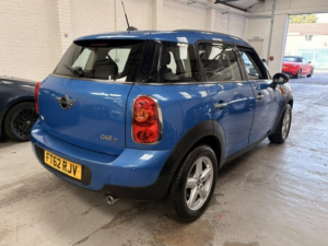 2012 MINI Countryman 1.6 One D Countryman in Blue — image 4