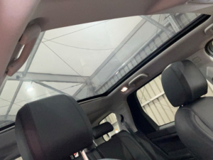 2016 Land Rover Discovery Sport Td4 Hse in Black — image 3