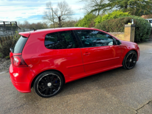 2007 Volkswagen Golf 3.2 V6 R32 in Red — image 5