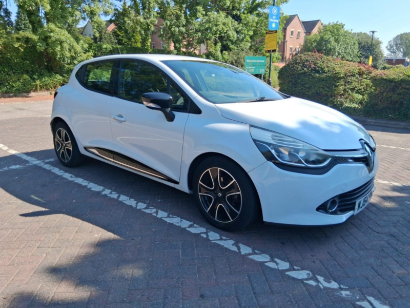 2014 Renault Clio 1.2 Dynamique Medianav 1.2 16v 75 in White — image 1