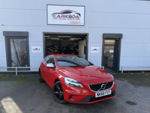 2018 Volvo V40 2.0 R-Design T2 in Red — image 3