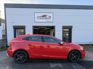 2018 Volvo V40 2.0 R-Design T2 in Red — image 4