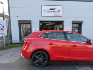 2018 Volvo V40 2.0 R-Design T2 in Red — image 5
