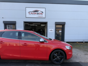 2018 Volvo V40 2.0 R-Design T2 in Red — image 6