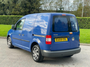 2009 Volkswagen Caddy 2.0 Sdi Pd C20 L1 Standard Roof 4dr in Blue — image 5