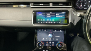 2018 Land Rover Range Rover Velar 2.0 D240 R-Dynamic Hse Auto 4WD Euro 6 (s/s) 5dr in Black — image 3