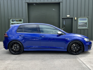 2016 Volkswagen Golf 2.0 Tsi Bluemotion Tech R in Blue — image 3
