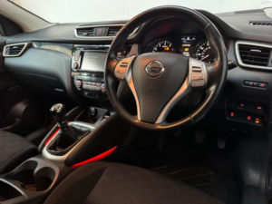 2016 Nissan Qashqai 1.2 Dig-T N-Connecta 2WD Euro 6 (s/s) 5dr — image 4