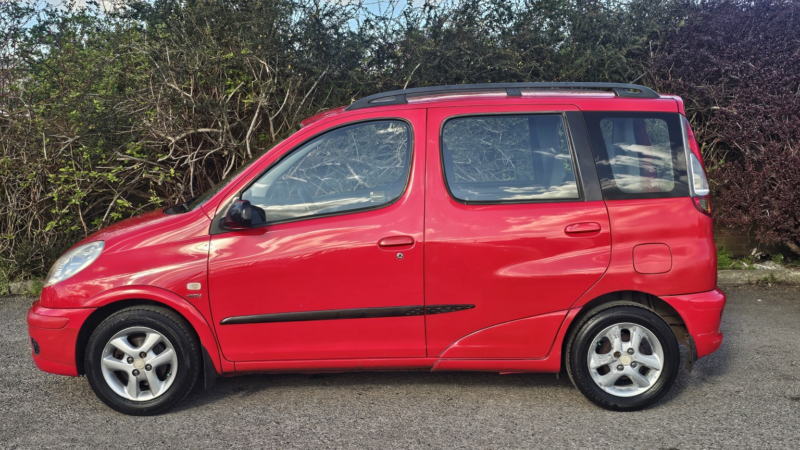 2003 Toyota Yaris Verso 1.3 Vvt-I T Spirit in Red — image 1