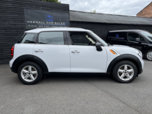 2012 MINI Countryman 1.6 One D Countryman in White — image 2