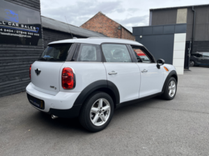 2012 MINI Countryman 1.6 One D Countryman in White — image 3