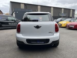 2012 MINI Countryman 1.6 One D Countryman in White — image 4