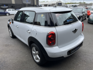 2012 MINI Countryman 1.6 One D Countryman in White — image 5