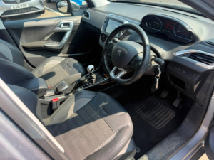 2016 Peugeot 2008 1.6 Bluehdi Allure SUV 5dr Diesel Manual Euro 6 (s/s) (120 Ps) in Grey — image 5