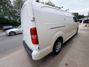 2020 Vauxhall Vivaro 1.5 Turbo D 2900 Sportive L2 H1 Euro 6 (s/s) 5dr in White — image 4