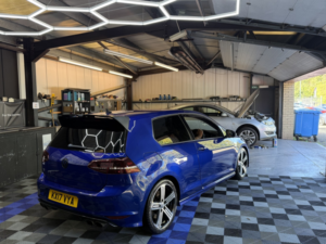 2017 Volkswagen Golf 2.0 Tsi Bluemotion Tech R in Blue — image 3