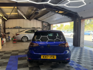 2017 Volkswagen Golf 2.0 Tsi Bluemotion Tech R in Blue — image 4