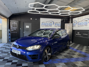 2017 Volkswagen Golf 2.0 Tsi Bluemotion Tech R in Blue — image 5
