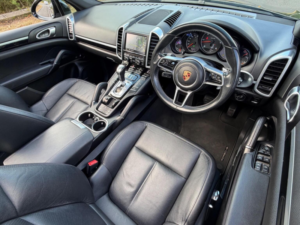 2016 Porsche Cayenne 3.0 Td V6 Tiptronics 4WD Euro 6 (s/s) 5dr in Black — image 2