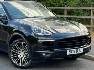 2016 Porsche Cayenne 3.0 Td V6 Tiptronics 4WD Euro 6 (s/s) 5dr in Black — image 3