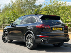 2016 Porsche Cayenne 3.0 Td V6 Tiptronics 4WD Euro 6 (s/s) 5dr in Black — image 4