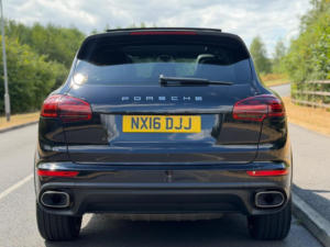 2016 Porsche Cayenne 3.0 Td V6 Tiptronics 4WD Euro 6 (s/s) 5dr in Black — image 5