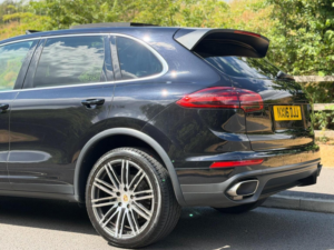 2016 Porsche Cayenne 3.0 Td V6 Tiptronics 4WD Euro 6 (s/s) 5dr in Black — image 6