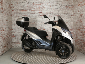2021 Piaggio Mp3 300 Hpe in Silver — image 3