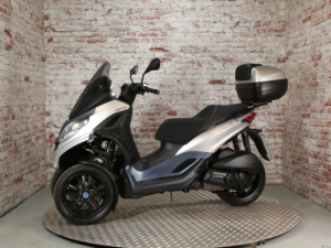 2021 Piaggio Mp3 300 Hpe in Silver — image 5