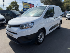 2023 Toyota Proace City 1.5 Bluehdi — image 4