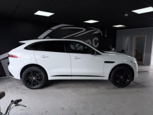 2022 Jaguar F-Pace 2.0 D200 Mhev R-Dynamic Black Auto AWD Euro 6 (s/s) 5dr in White — image 4