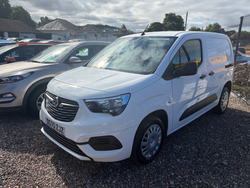 2020 Vauxhall Combo 1.6 Turbo D 2300 Sportive Panel Van 4dr Diesel Manual L1 H1 Euro 6 (s/s) (100 Ps) in White — image 1