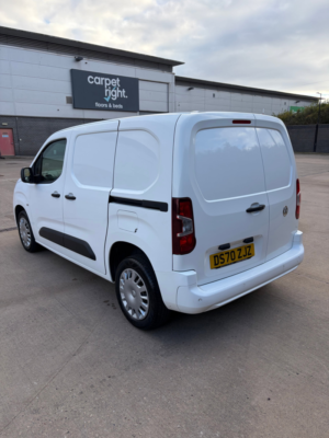 2020 Vauxhall Combo 1.6 Turbo D 2300 Sportive Panel Van 4dr Diesel Manual L1 H1 Euro 6 (s/s) (100 Ps) in White — image 3