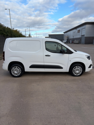 2020 Vauxhall Combo 1.6 Turbo D 2300 Sportive Panel Van 4dr Diesel Manual L1 H1 Euro 6 (s/s) (100 Ps) in White — image 6