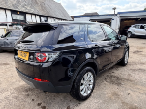 2016 Land Rover Discovery Sport Td4 Se Tech in Black — image 3