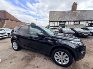 2016 Land Rover Discovery Sport Td4 Se Tech in Black — image 6