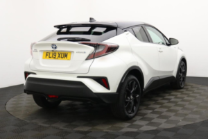 2019 Toyota C-Hr 1.8 Vvt-H Dynamic SUV 5dr Petrol Hybrid CVT Euro 6 (s/s) (122 Ps) in White — image 5